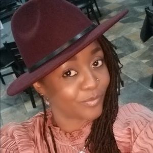 Meet your Posher, Angela